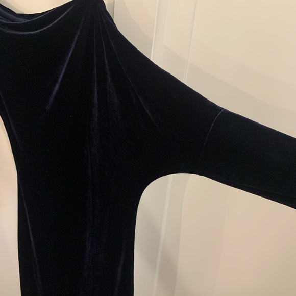 Dark navy velvet long sleeve Reiss dress. New without tags. - Picture 2 of 4